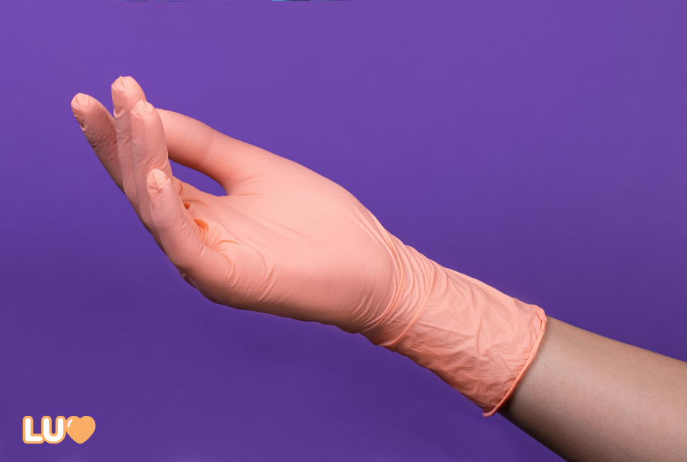 Guantes Desechables Cranberry de Nitrito Luv con Vitamina E y Lanolina